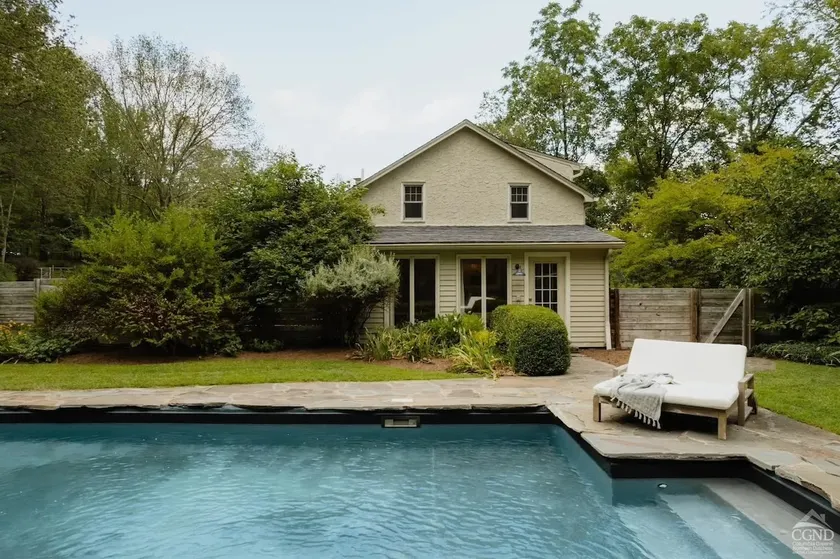 The Kripplebush Farmhouse: Hot Tub, Pool and WBF! - Image 1