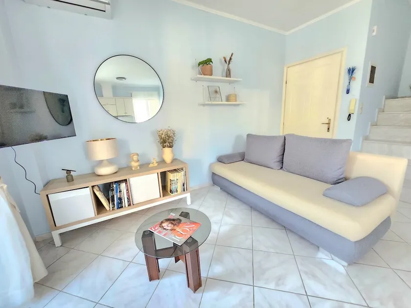 Stylish Esperides Apartment in Agia Triada - Image 1