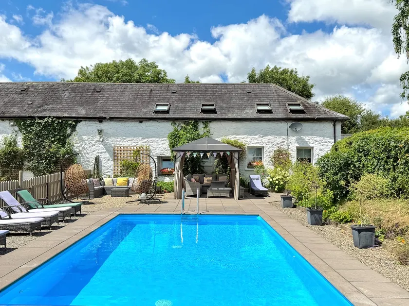Pool, Hot Tub & Games Room | Sleeps 24 Large Barn - Image 1