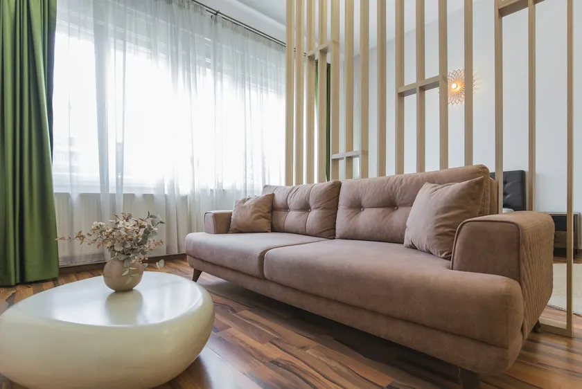 B8 - Large Apartment in Central Sibiu - Image 1