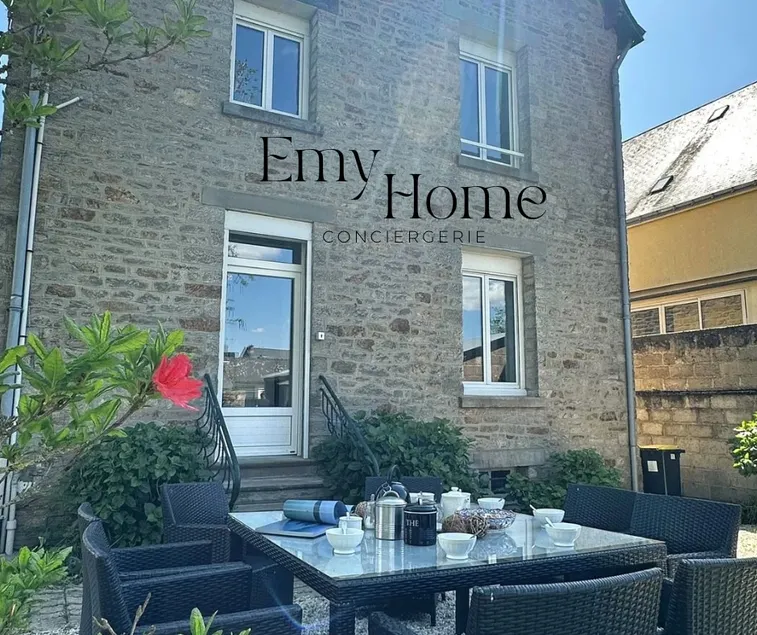House for 9 people in the center of Ploërmel • Garden • Family - Image 1