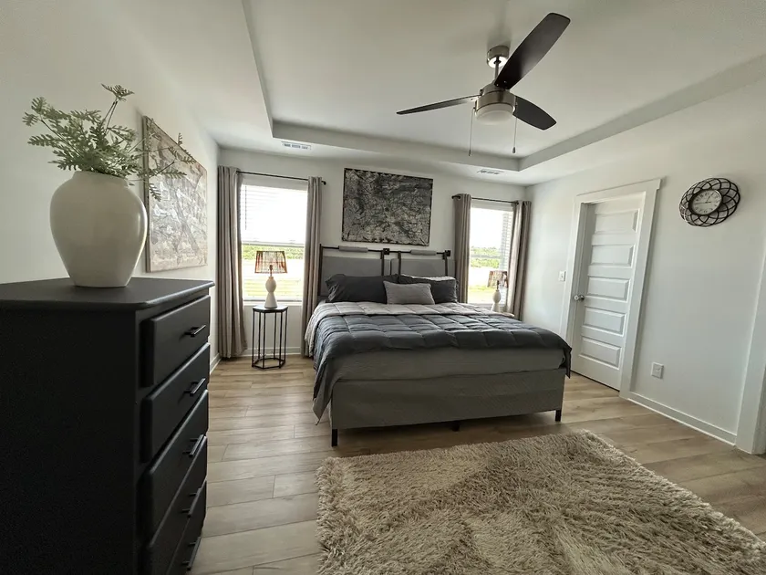 Spacious Townhome with 2-Car Garage & 4 TVs/WiFi - Image 1