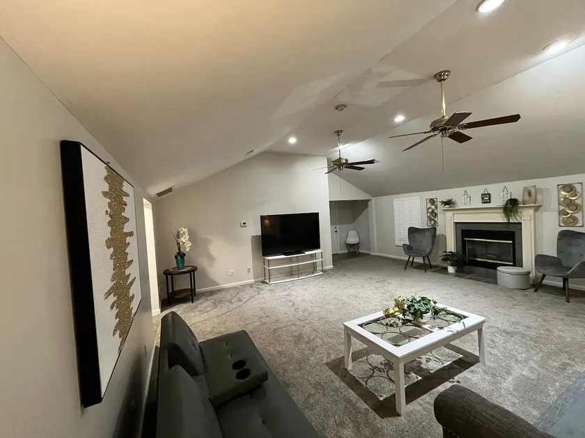 The Great Room - fully cozy & private Townhome - Image 1