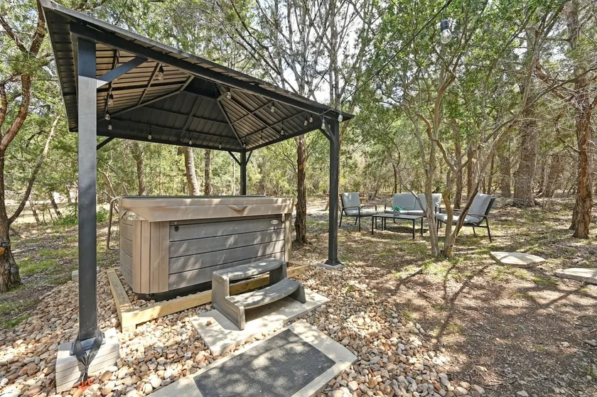 Scenic Casita Loft Retreat Hill Country w/ Hot Tub - Image 1
