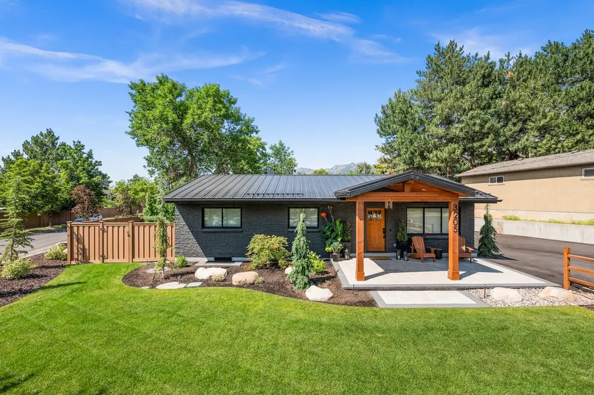 Cottonwood Pines Lodge - Image 1
