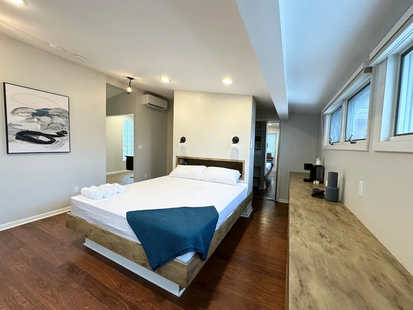 Private Serene Hideaway Suite with Jacuzzi - Image 1