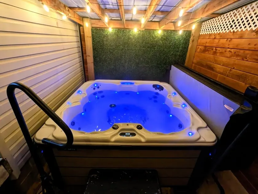 Charming Cottage w/ Hot tub, Firepit & BBQ - Image 1