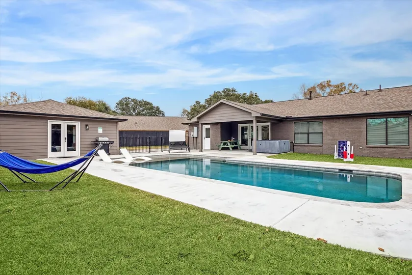 Beautiful 4bd 3ba Home With Pool Hot Tub & Cinema - Image 1