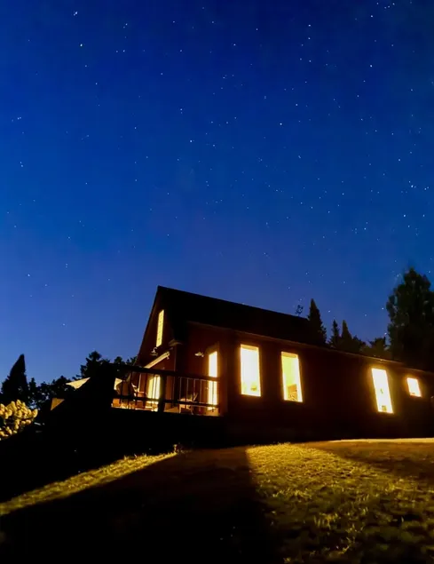 Razzle's Cabin trailside - Image 1
