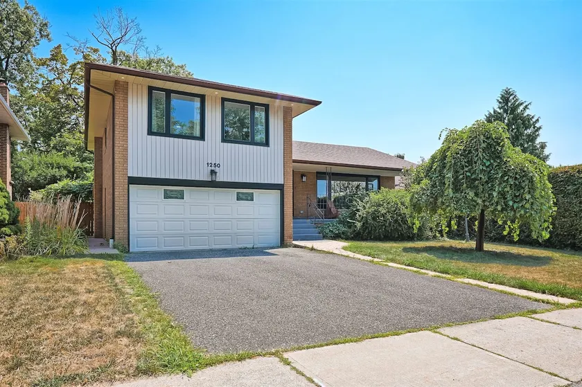 Cottage Vibe in the City (YYZ airport_Square One) - Image 1