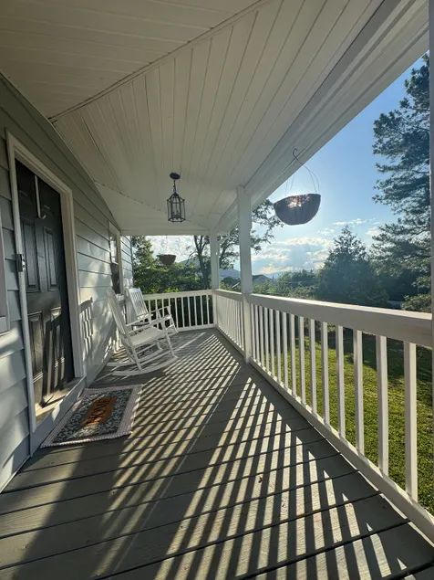 Cozy Roanoke Escape - Image 1