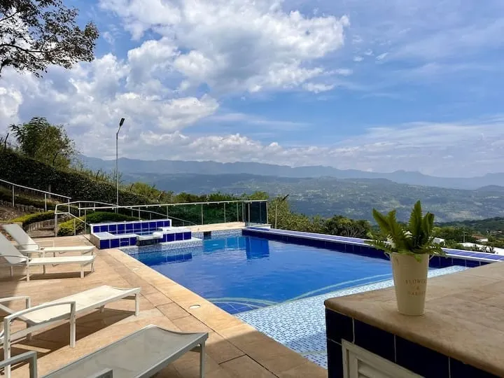 Summer house with the best panoramic view - Image 1