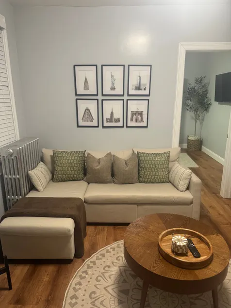 Modern, Cozy & Clean 2-BR (5-beds) Apt Near JFK - Image 1