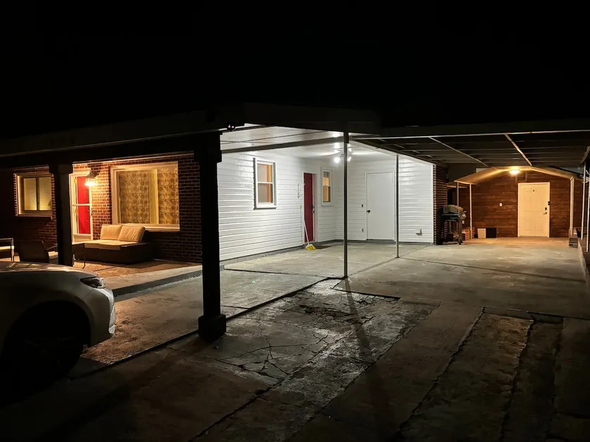 Side Spot - Image 1