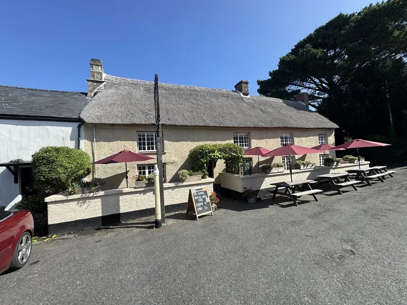 Drewe Arms Church Cottage - Image 1