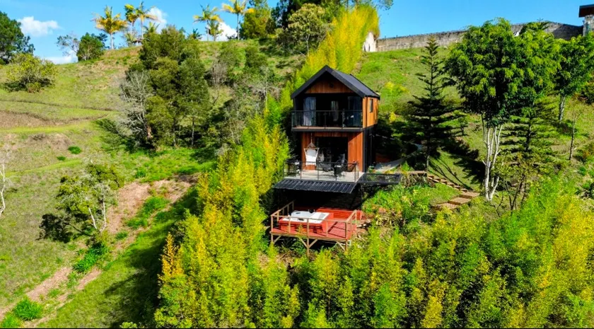 Cabin with stunning reservoir view+private jacuzzi - Image 1