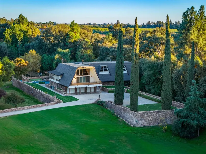 13-Acre Estate, Pool, Pickleball, Sleeps 20+ - Image 1