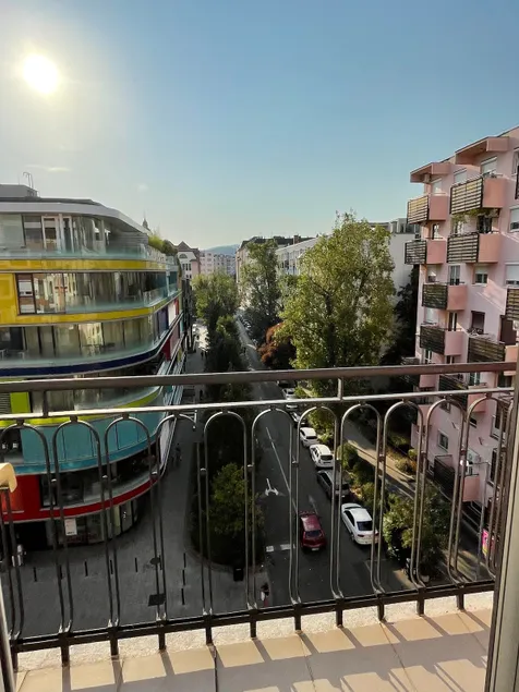 Apartment with nice VIEW and BALCONY - near the metro - Image 1