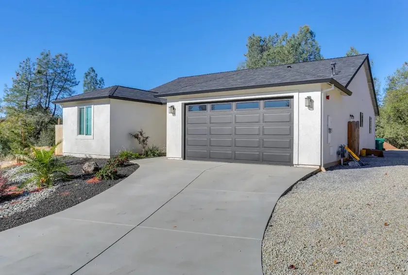 White retreat-close to I5- Petfriendly near Bethel - Image 1
