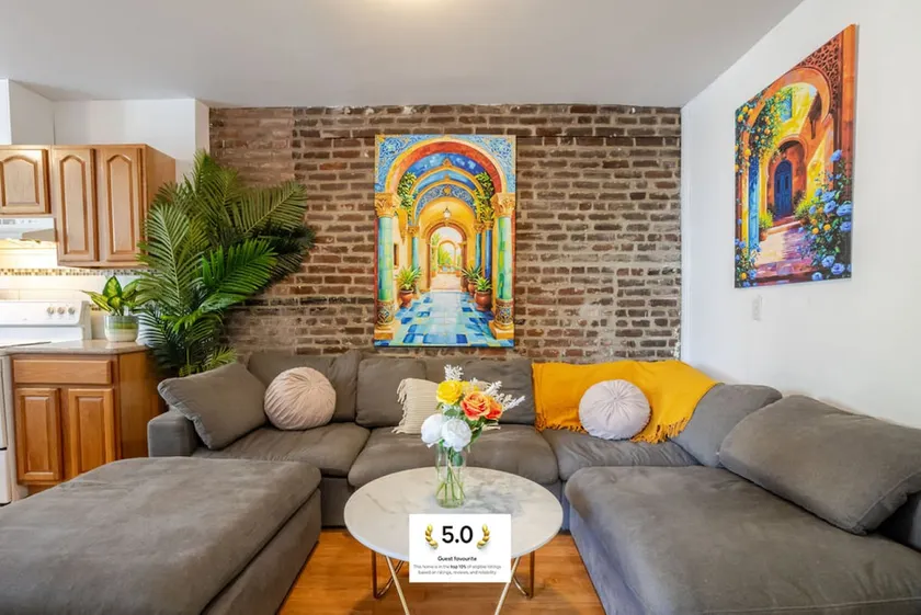 Prime Location | Gorgeous 4BR Downtown MTL - Image 1