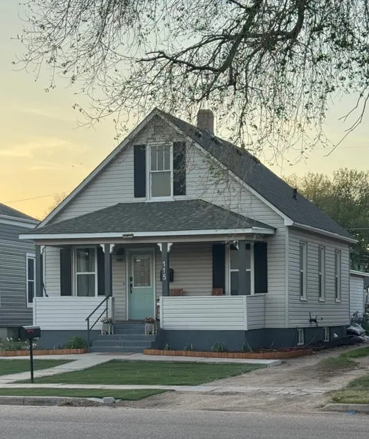 The Front Porch Cottage - Image 1
