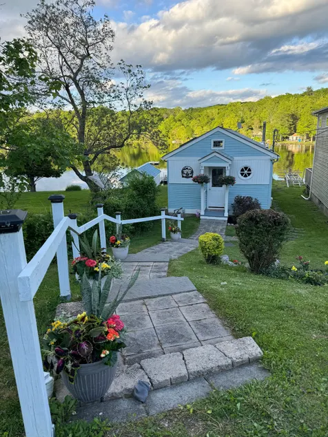Fall Getaway Cozy Lakefront Cottage - Image 1