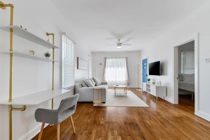 Luxury Modern Home: St. Mary’s Hospital, Downtown - Image 1