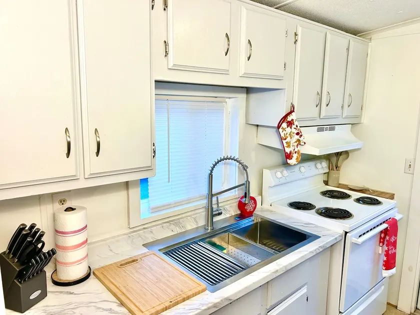 Cozy 3 Queen • Loaded Kitchen • Parking - Image 1