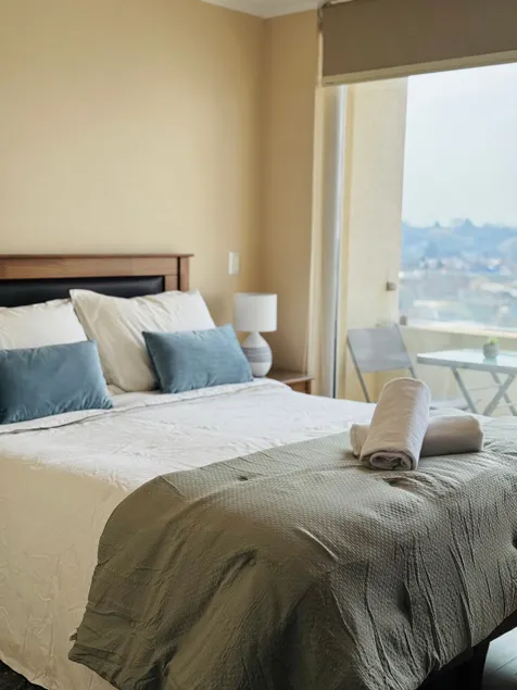 New downtown apartment with parking - Image 1