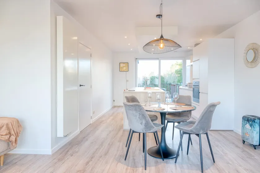 Bright and Modern Getaway Apartment - Image 1