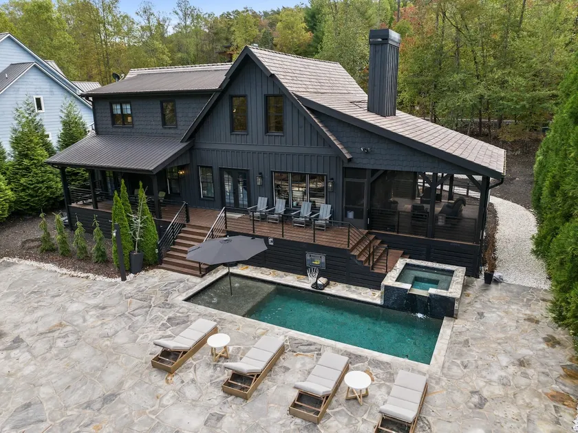 Blue Ridge Riverfront Estate, Heated Pool, Near DT - Image 1