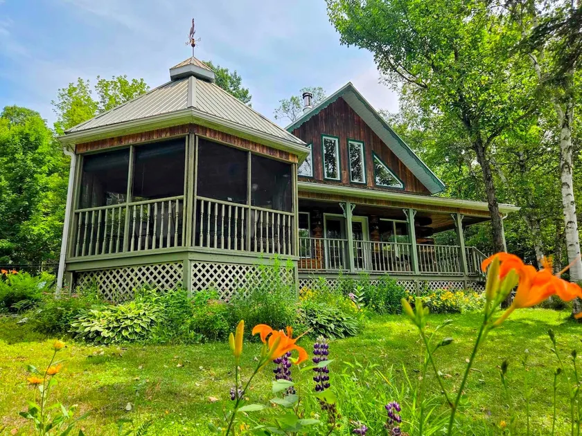 Round wood chalet - riverside, spa & billiards - Image 1