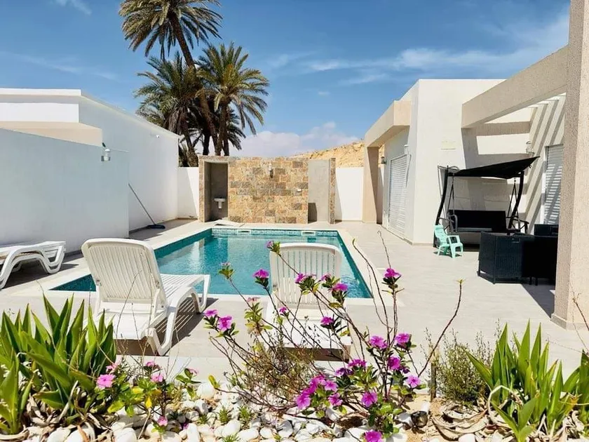 Luxurious Villa with Pool - Image 1