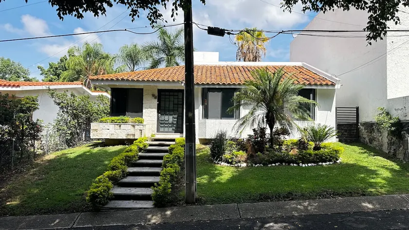 House with A/C, Wifi, pool, garden, Izzi TV and more - Image 1
