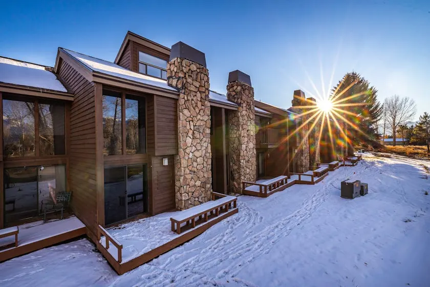 2 BR condo w/ sauna, deck, views, wifi - Image 1