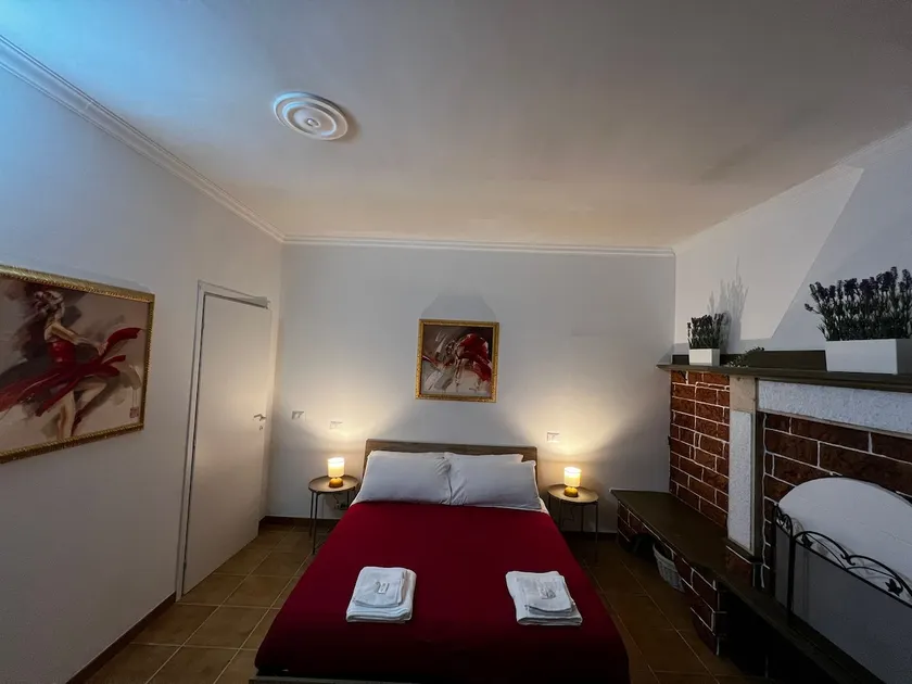 Spacious Apartments - 5 min Ciampino airport by car -sleeps 6 - Easy Train to Rome- LA MAISON - Image 1