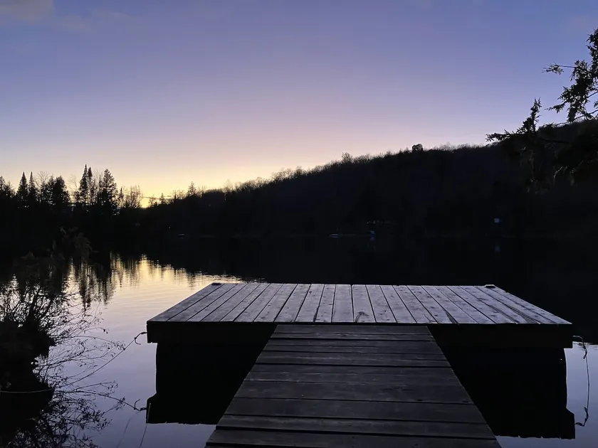 Family off-grid cottage, quiet lakeside. - Image 1