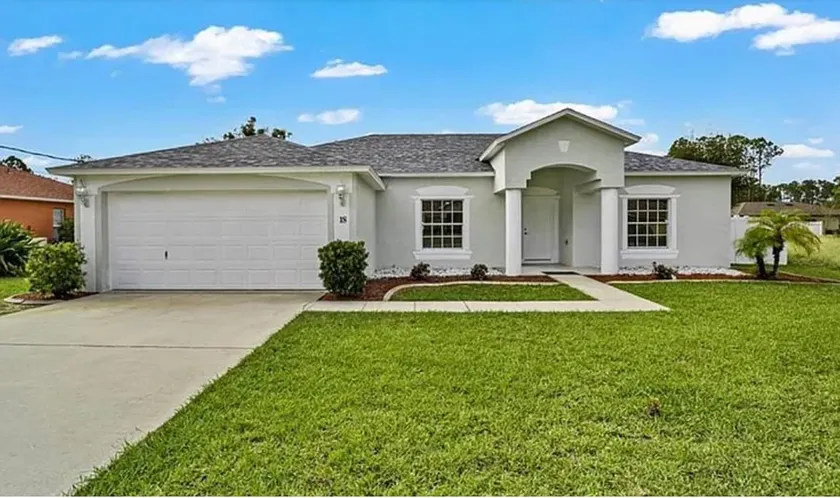 Casa D'Luna II, fenced backyard and screened patio - Image 1