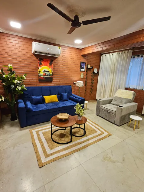 Brick Maison - 1.5BHK w/ Free Parking, Juhu-Bandra - Image 1