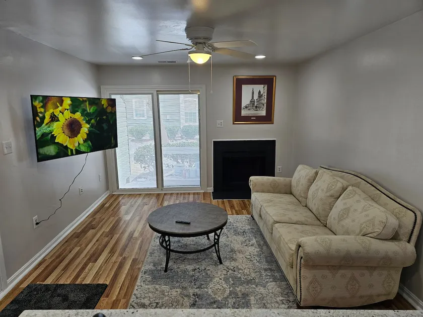 Entire One Bedroom Apartment with Free Parking - Image 1