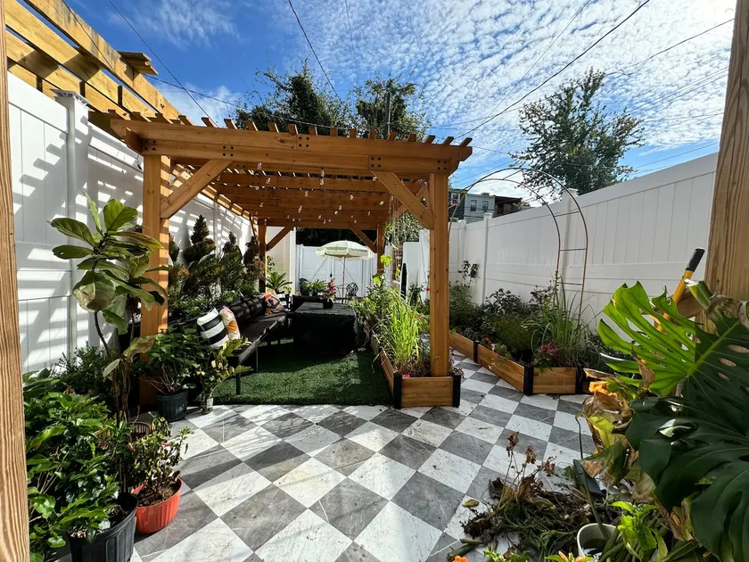 6 Bed Garden Retreat|Wine +GameRoom+2 Living Areas - Image 1