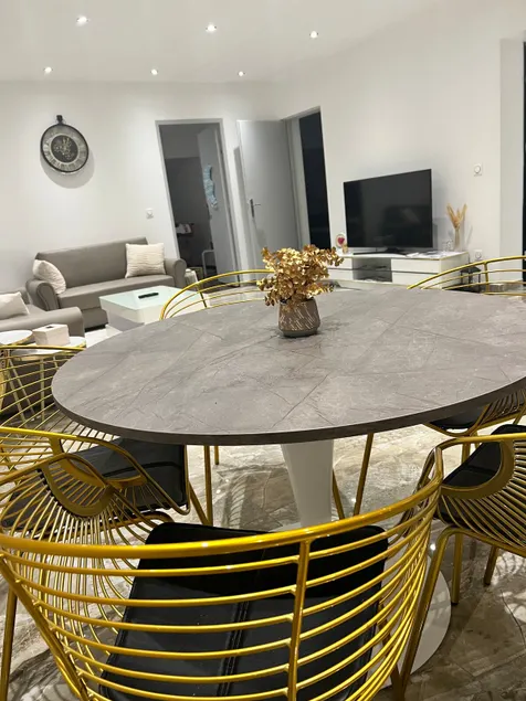 Luxury apartment - Image 1