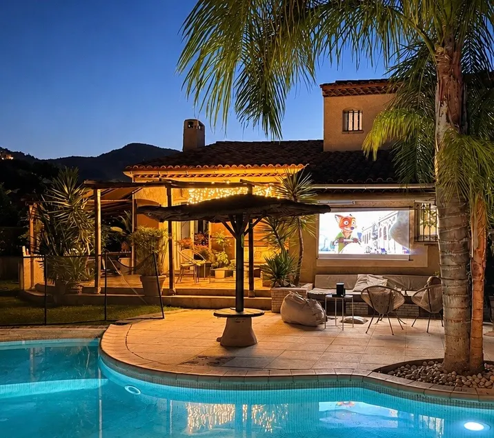4-star outbuilding - outdoor cinema option - Image 1