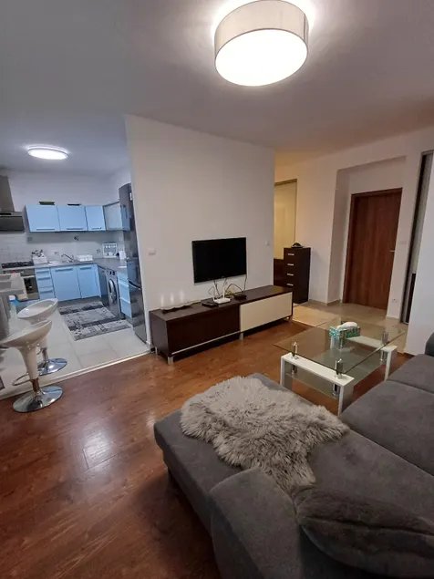 Quiet 3-bedroom apartment / Wi-Fi / Air conditioning / Sunroom / Free parking. - Image 1