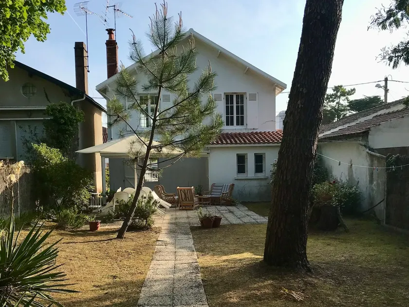 House between beach and forest - Image 1