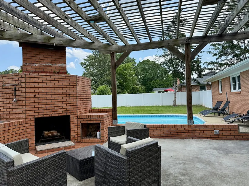 Take a dip at and rack it at The Pool House - Image 1