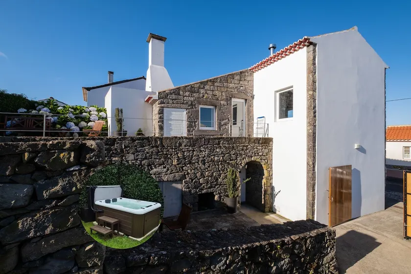 La maison 'Casa do Simão' est une maison centenaire accueillante à louer - Image 1