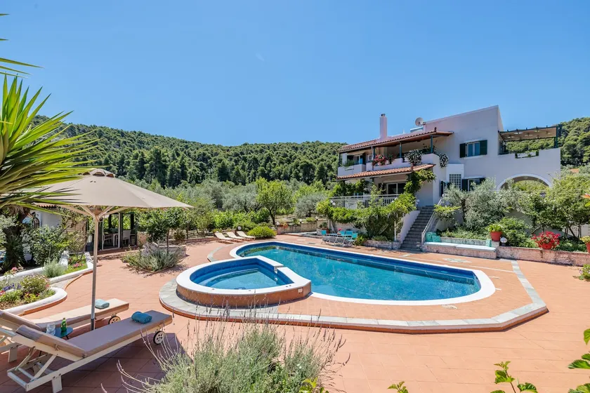 Nature Grand Estate - Spacious Villa with Pool - Image 1