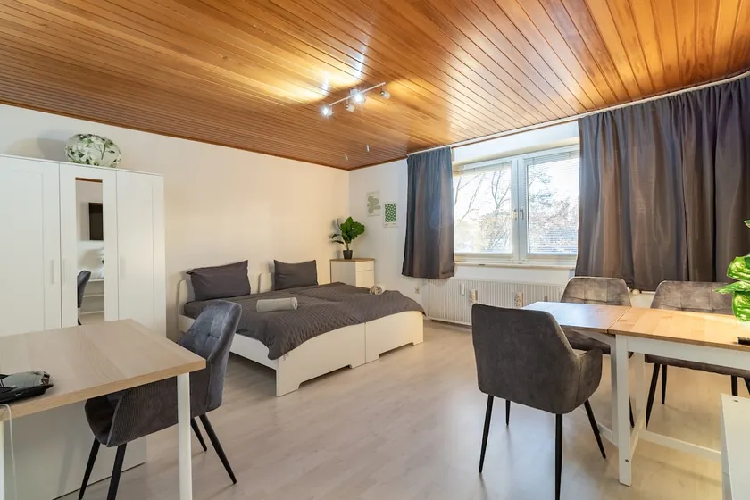 Bright, central 4-room apartment about 90 m² - Image 1