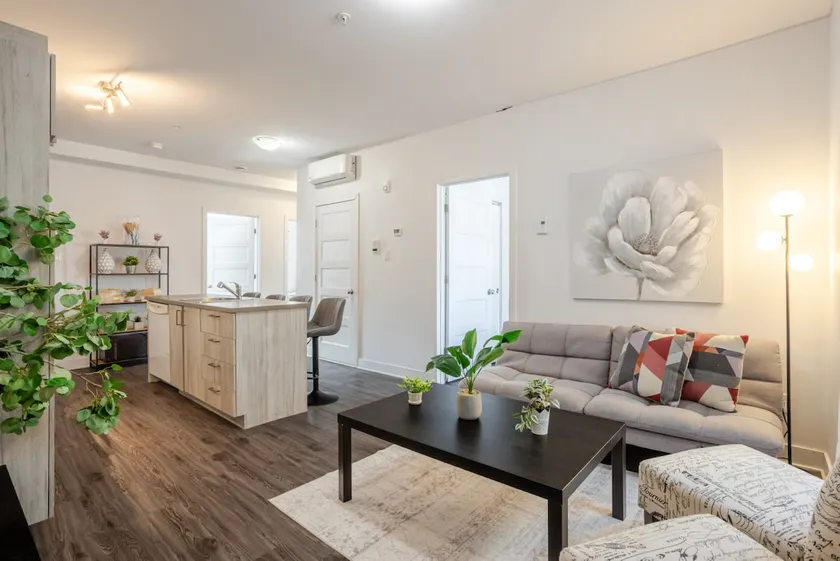 Luxurious 4 BR Suite in Griffintown - Image 1